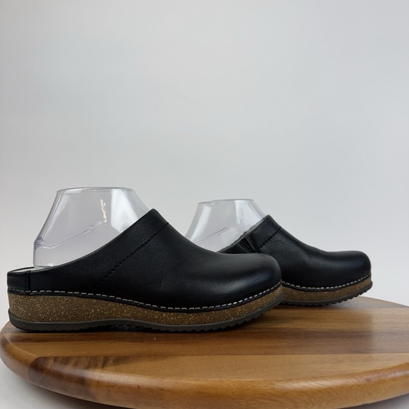 Womens Dansko Mariella Black Leather Slip On Comfort Clogs Shoes Size EU 39 EUC - Picture 1 of 8
